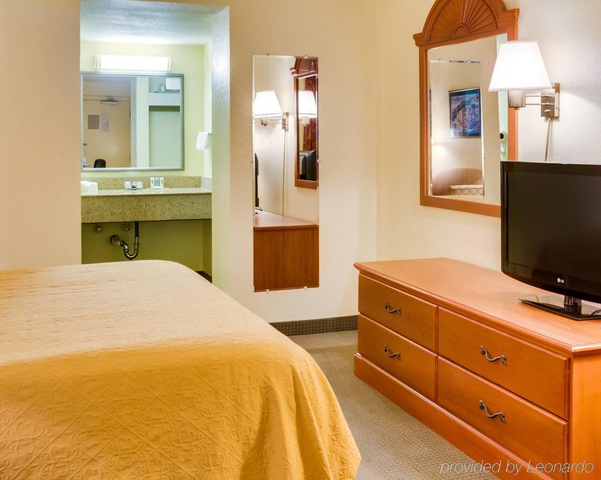 อีโคโน ลอดจ์ นาวาลสเตชั่น นอร์โฟล์ค Hotel นอร์ฟอล์ก ภายนอก รูปภาพ